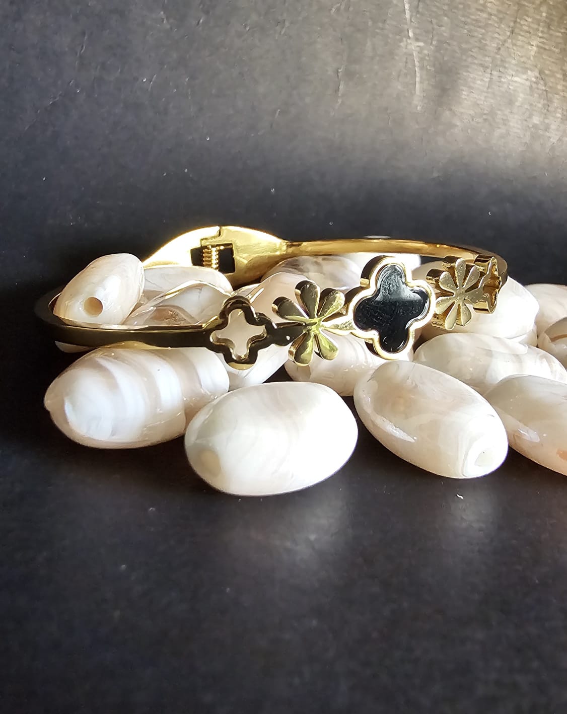 Clover Cuff Anti Tarnish Gold Finish